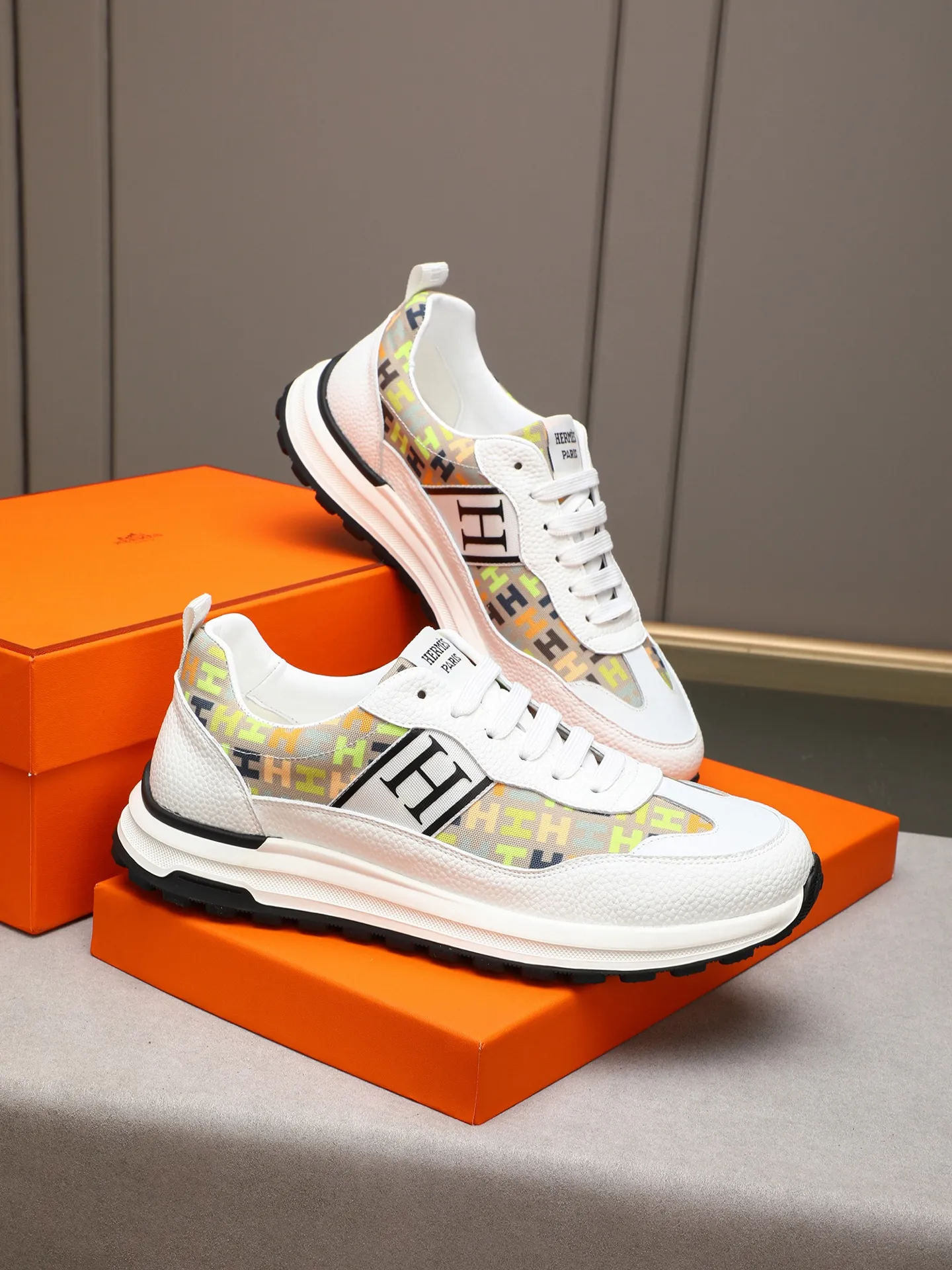 📛📛📛Men's shoes💰P400 (Hermes)🆕Men's color-blocked sneakers, with textured calfskin details. Spliced ​​with original cowhide, this shoe draws inspiration from the equestrian world, integrating technical details and practical functions. Breathable sheep lining, original combination outsole, high-end quality, and every detail is perfectly combined! Size: 38-44 (45 can be customized)
